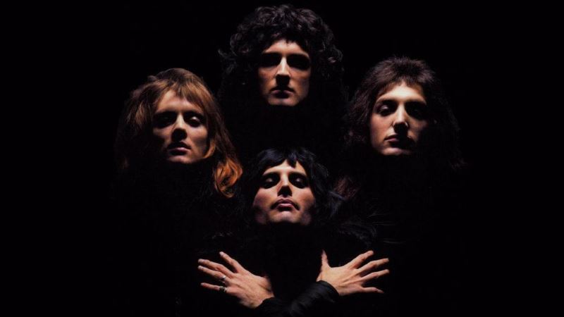 «bohemian rhapsody» των queen από 65.000 θαυμαστές στο Λονδίνο