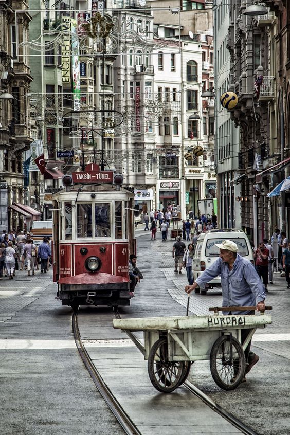 Έξι Επισκέψεις στα Βαλκάνια