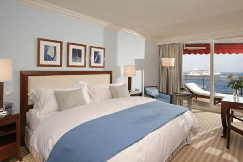 tm9ytt1ggf-fairmont-monte-carlo-woman-room