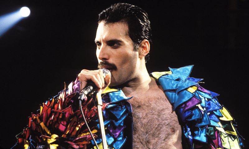 freddie mercury: o θεϊκός ροκ σταρ