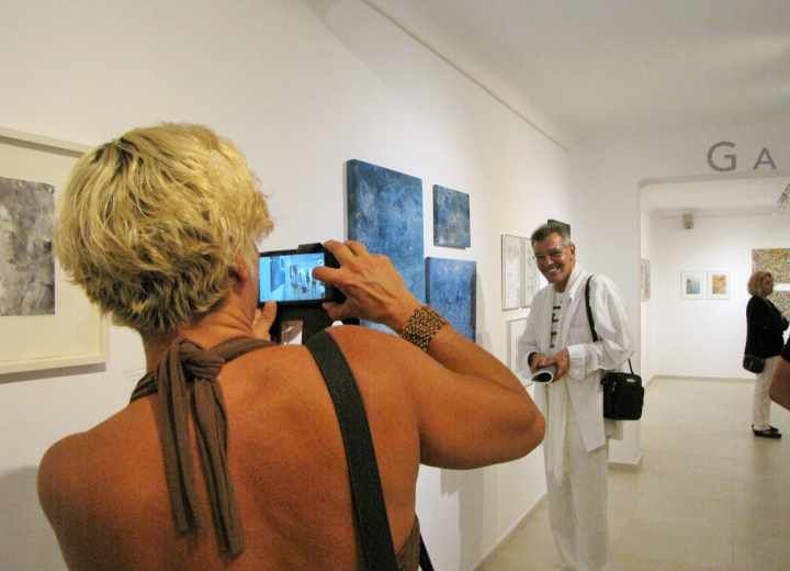 Η aqua gallery εγκαινίασε την έκθεση «Η Τέχνη ταξιδεύει»