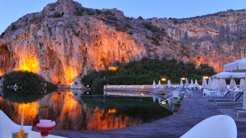 Η «Λίμνη των Ήχων» στη Βουλιαγμένη