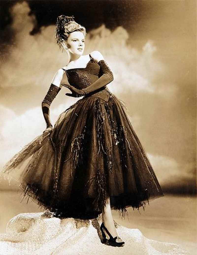 judy garland: Ένα αστέρι γεννιέται… ζωή σαν παραμύθι 