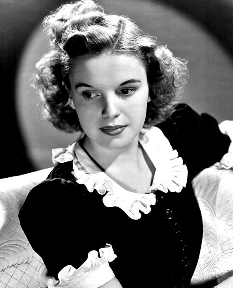 judy garland: Ένα αστέρι γεννιέται… ζωή σαν παραμύθι 