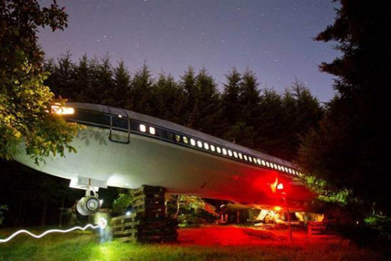 7xtmftcqw4-airplane-home.jpg