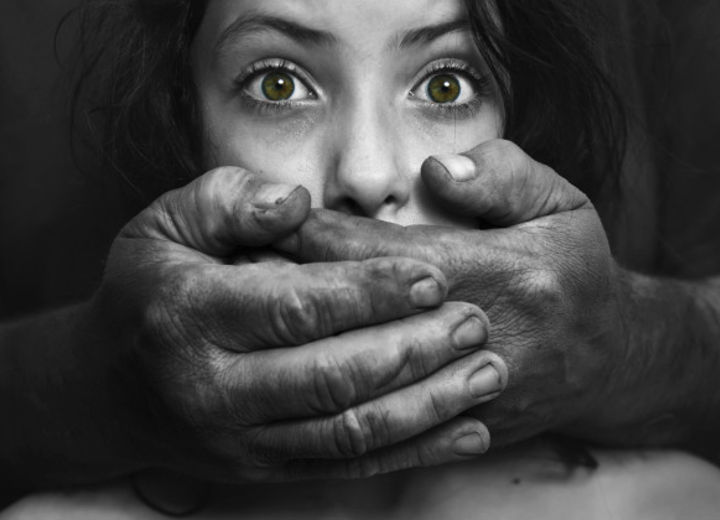 ΝΕΟΙ ΑΝΘΡΩΠΟΙ ΣΤΙΣ ΔΑΓΚΑΝΕΣ ΤΟΥ human trafficking…