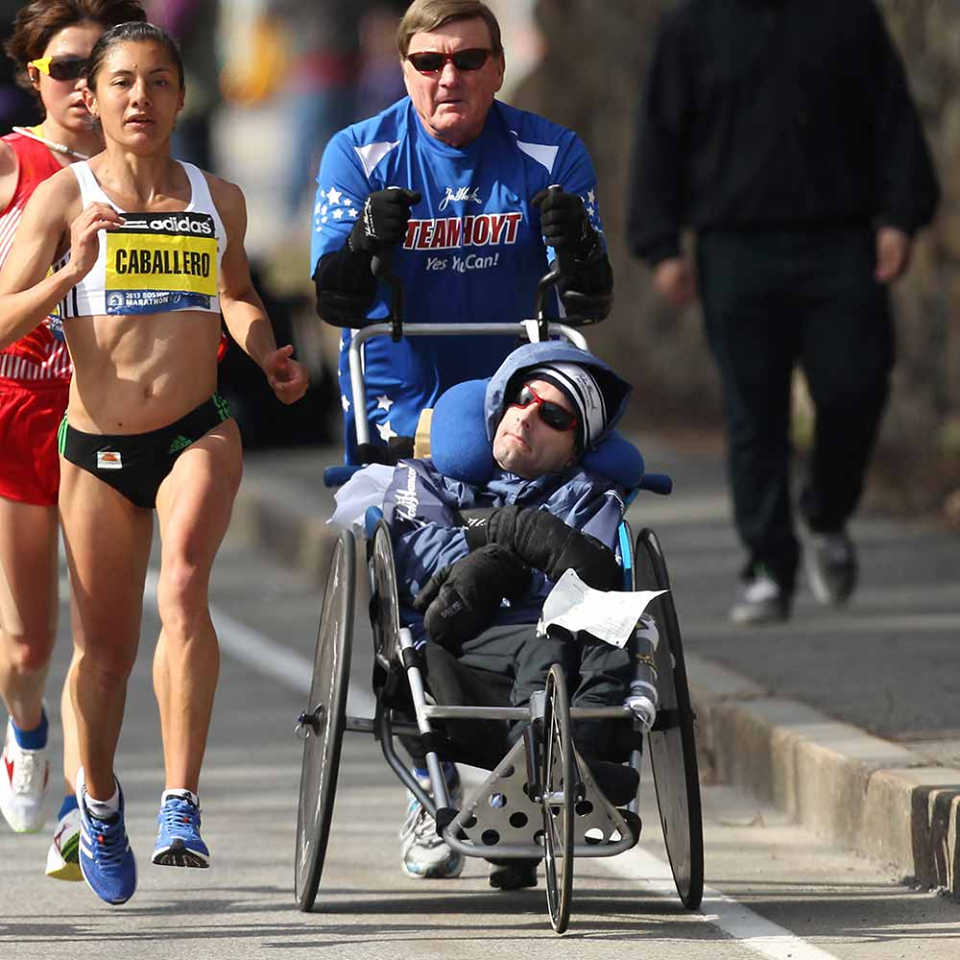 Ο ΠΑΤΕΡΑΣ ΣΕ ΟΛΟ ΤΟΥ ΤΟ ΜΕΓΑΛΕΙΟ! running