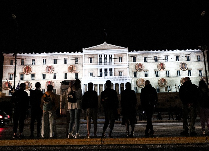 ΟΙ ΗΡΩΕΣ ΤΟΥ ’21 ΖΩΝΤΑΝΕΥΟΥΝ ΣΤΗΝ ΠΡΟΣΟΨΗ ΤΗΣ ΒΟΥΛΗΣ 