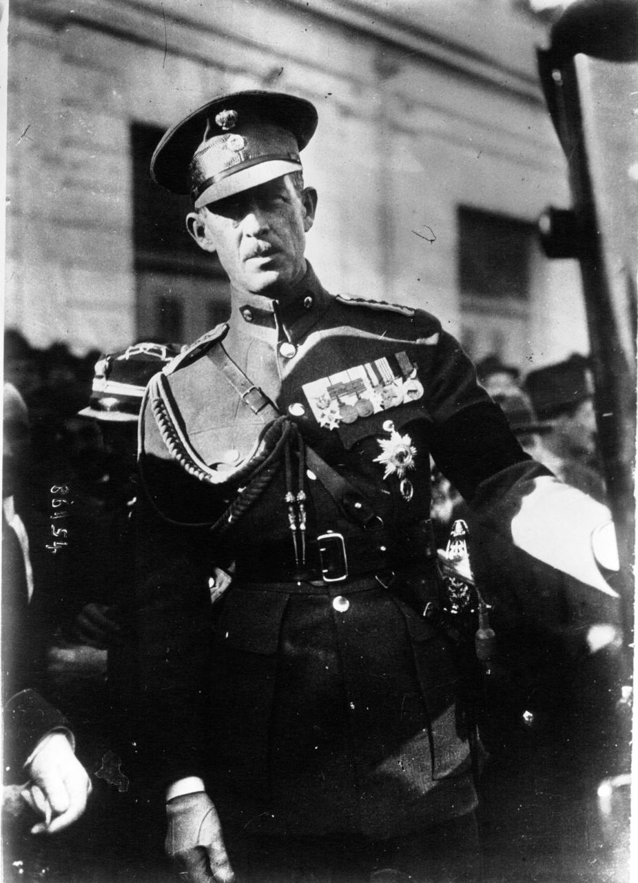 Ήρθε στην Ελλάδα το 1920 και ανέλαβε ξανά τα στρατιωτικά του καθήκοντα