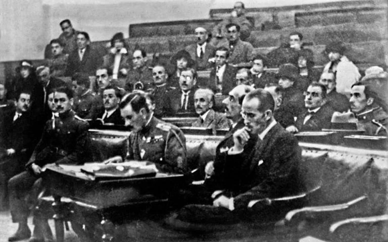 Η συνέχεια είναι να παραπεμφθεί ο Ανδρέας σε στρατοδικείο