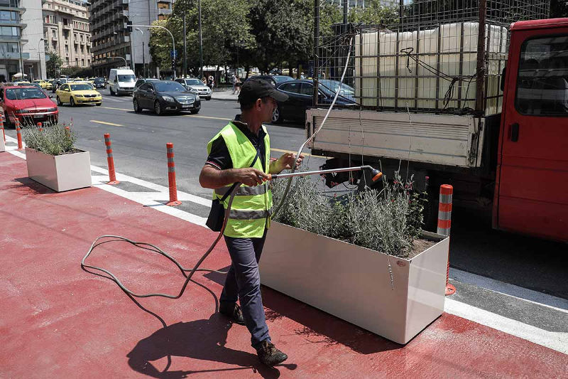 Ραντεβού στις ζαρντινιέρες κύριε Δήμαρχε!