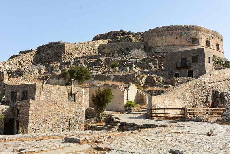 Σπιναλόγκα: Το νησί των ζωντανών-νεκρών