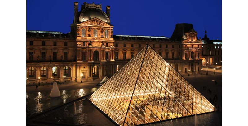 le Louvre pyramide cour Napoleon