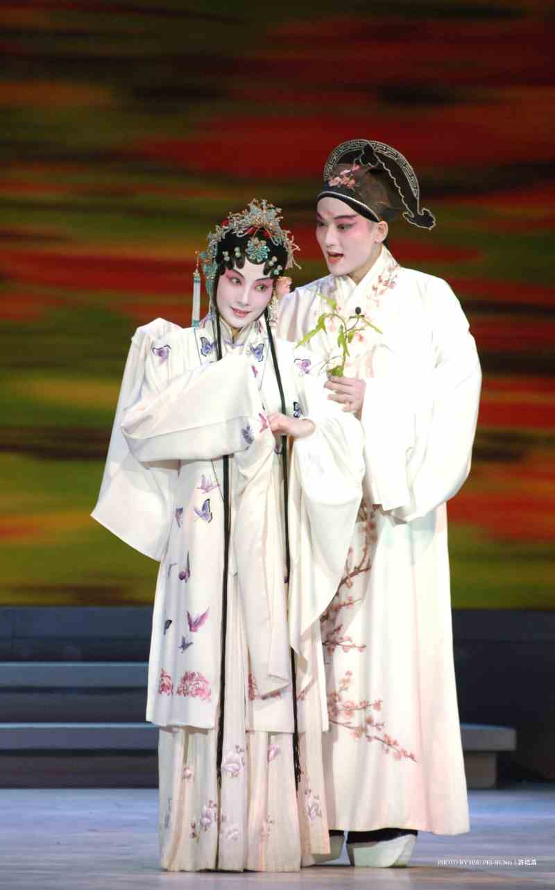 «Το Περίπτερο με τις Παιώνιες» στο Ηρώδειο από την Κινεζική Όπερα Κουν
