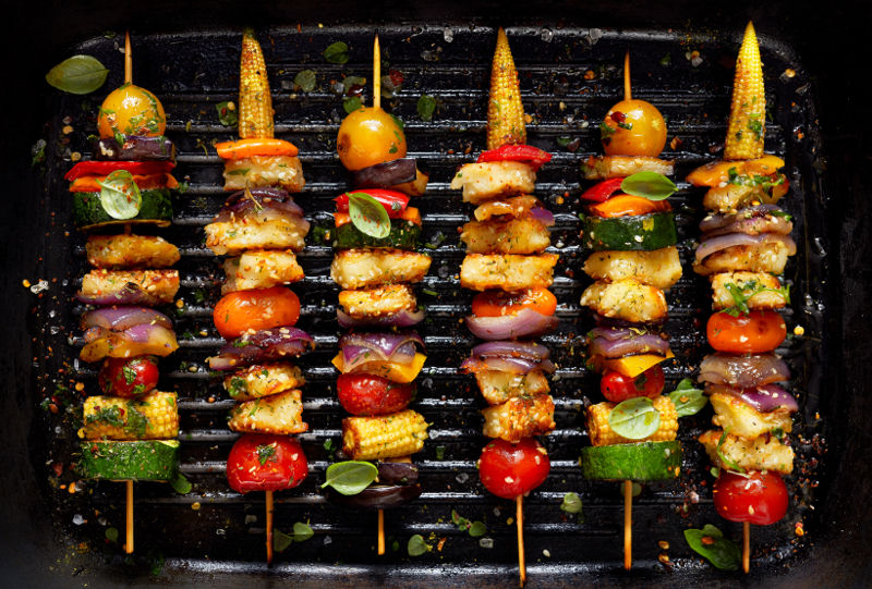 vegetable skewers (with halloumi and pita bread)