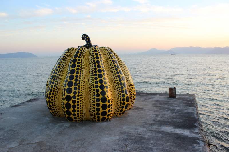 yayoi kusama: Η… ιέρεια του πουά