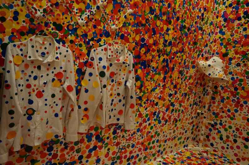 yayoi kusama: Η… ιέρεια του πουά